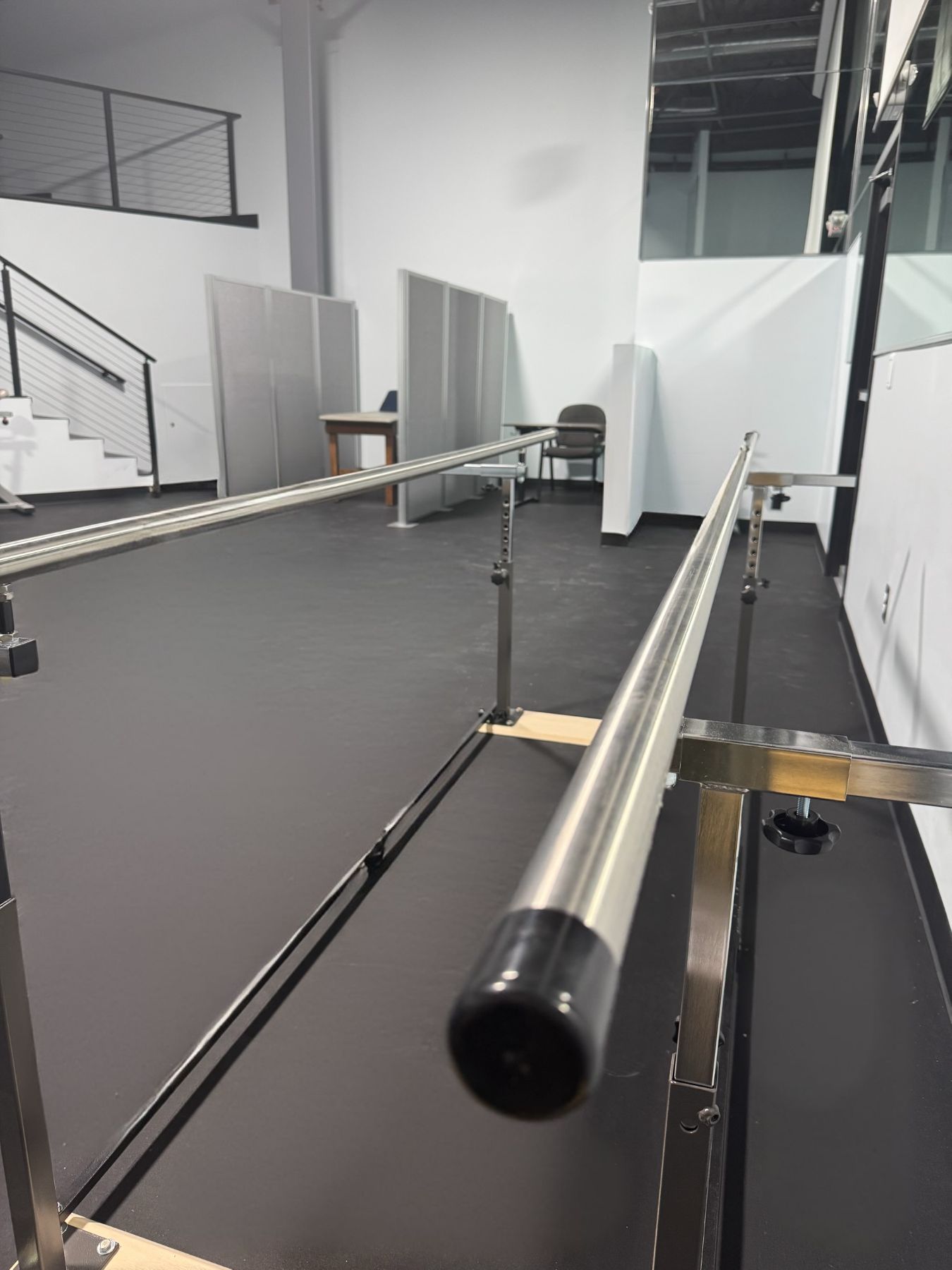 Parallel bars for gait training